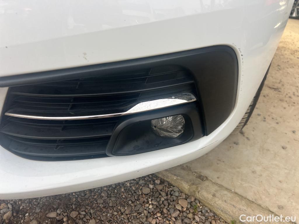  Peugeot  308 PEUGEOT  / 2017 / 5P / berlina con portón 5P Active Pack BlueHDi 100 S&S #7