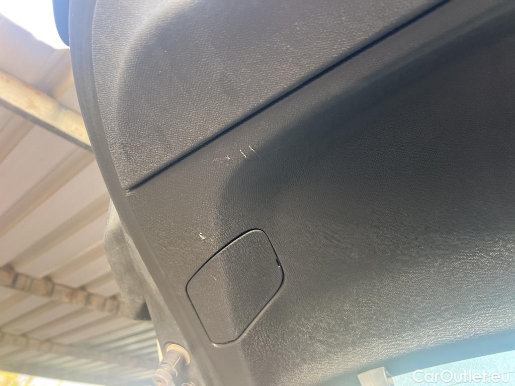  Peugeot  308 PEUGEOT  / 2017 / 5P / berlina con portón 5P Active Pack BlueHDi 100 S&S #22