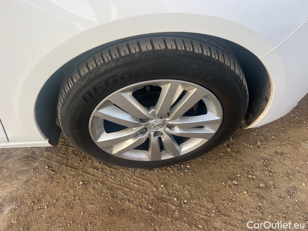  Peugeot  308 PEUGEOT  / 2017 / 5P / berlina con portón 5P Active Pack BlueHDi 100 S&S #18