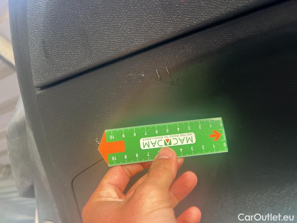  Peugeot  308 PEUGEOT  / 2017 / 5P / berlina con portón 5P Active Pack BlueHDi 100 S&S #23