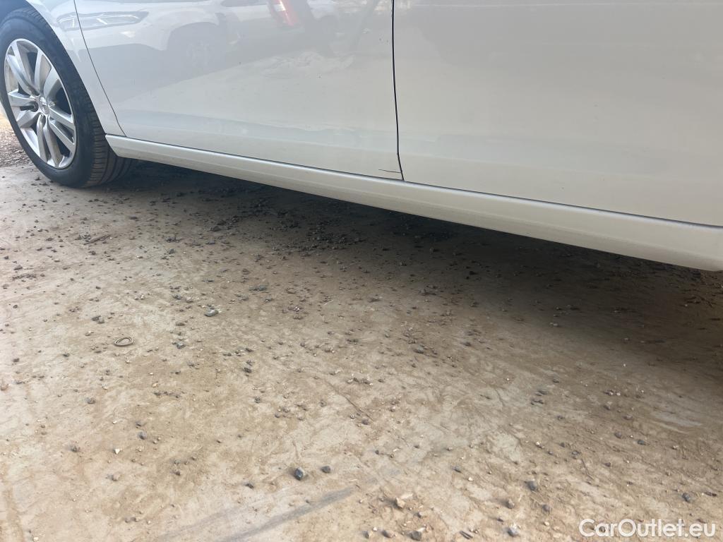  Peugeot  308 PEUGEOT  / 2017 / 5P / berlina con portón 5P Active Pack BlueHDi 100 S&S #1