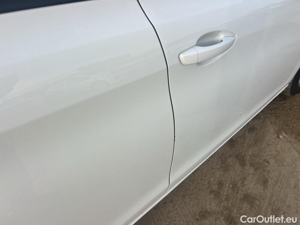  Peugeot  308 PEUGEOT  / 2017 / 5P / berlina con portón 5P Active Pack BlueHDi 100 S&S #14