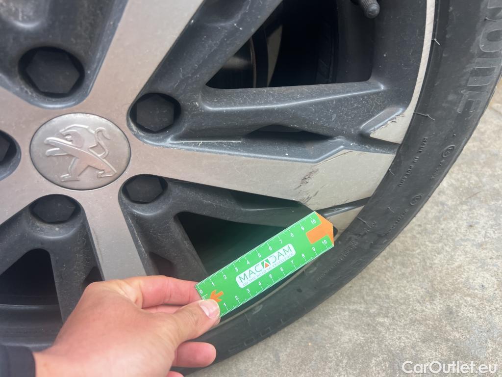  Peugeot  5008 PEUGEOT  / 2020 / 5P / todoterreno 1.5 BlueHDi 96kW S&S Allure Pack EAT8 #8