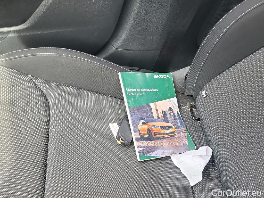  Skoda  Fabia SKODA  / 2021 / 5P / berlina con portón 1.0 TSI 85KW (115CV) Selection  #1