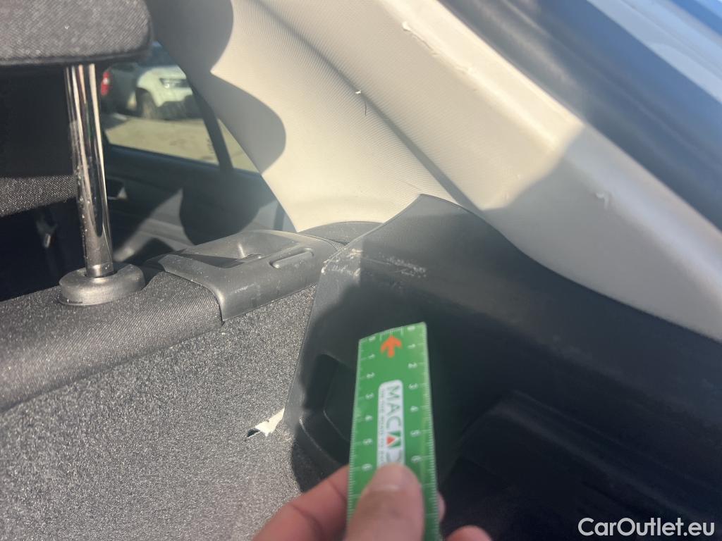  Volkswagen  T-ROC VOLKSWAGEN  / 2017 / 5P / todoterreno Advance R-Line 1.0 TSI 81kW (110CV) #34