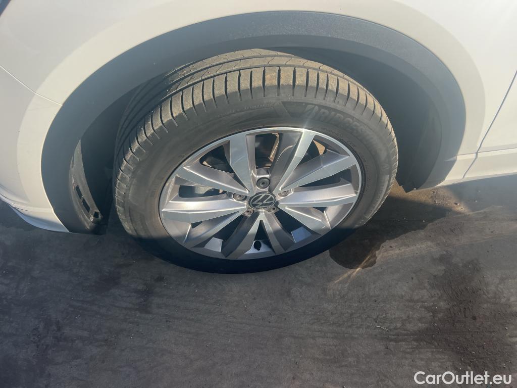  Volkswagen  T-ROC VOLKSWAGEN  / 2017 / 5P / todoterreno Advance R-Line 1.0 TSI 81kW (110CV) #5