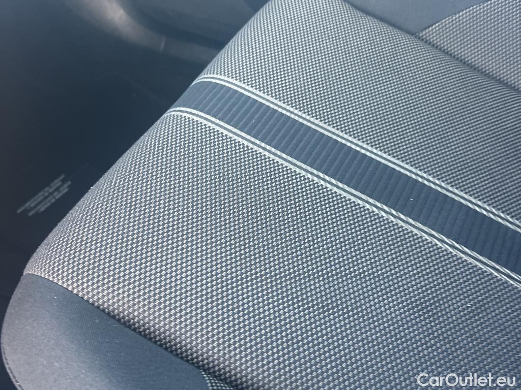  Volkswagen  T-ROC VOLKSWAGEN  / 2017 / 5P / todoterreno Advance R-Line 1.0 TSI 81kW (110CV) #2