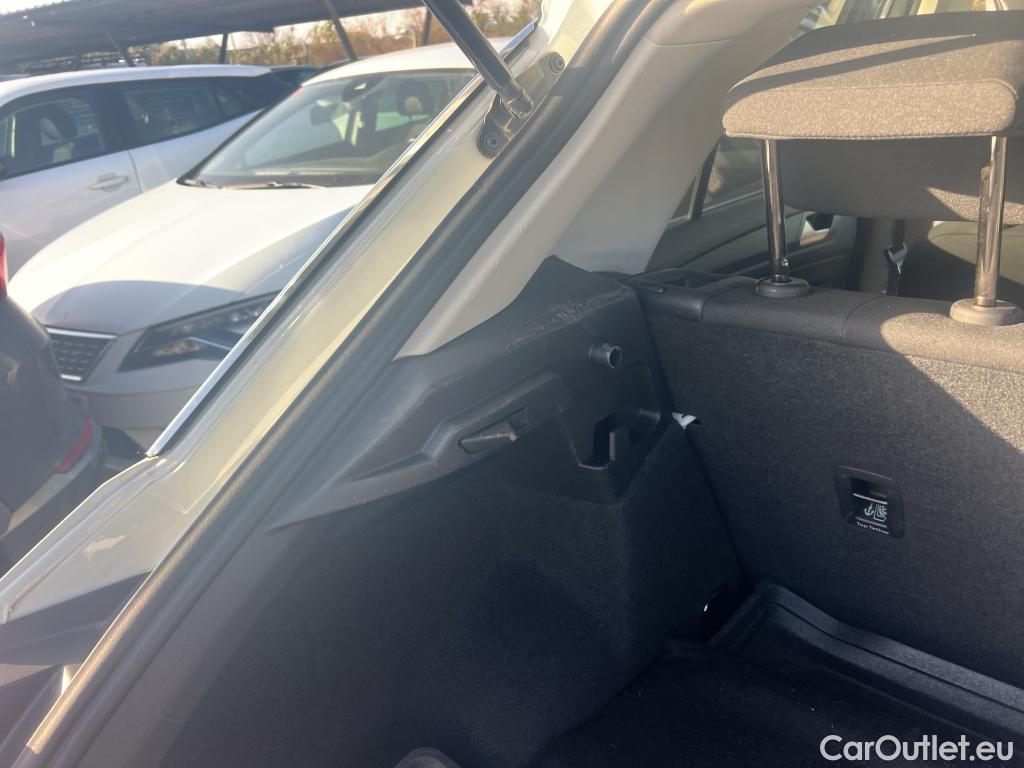  Volkswagen  T-ROC VOLKSWAGEN  / 2017 / 5P / todoterreno Advance R-Line 1.0 TSI 81kW (110CV) #25