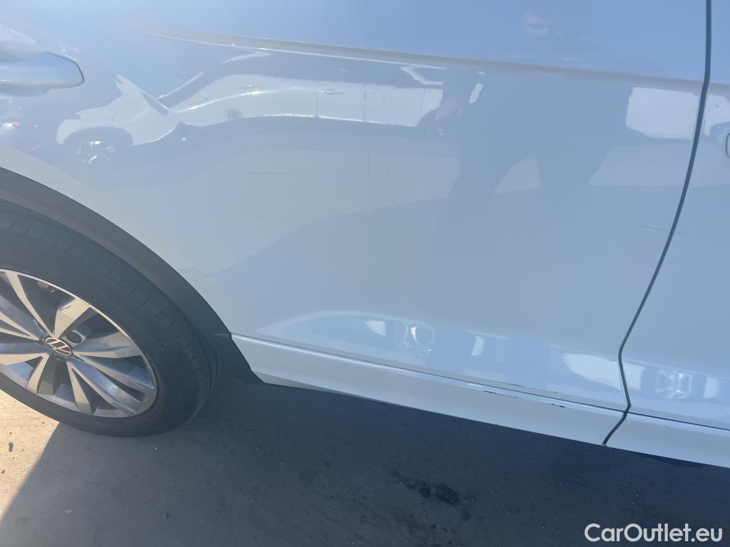  Volkswagen  T-ROC VOLKSWAGEN  / 2017 / 5P / todoterreno Advance R-Line 1.0 TSI 81kW (110CV) #16