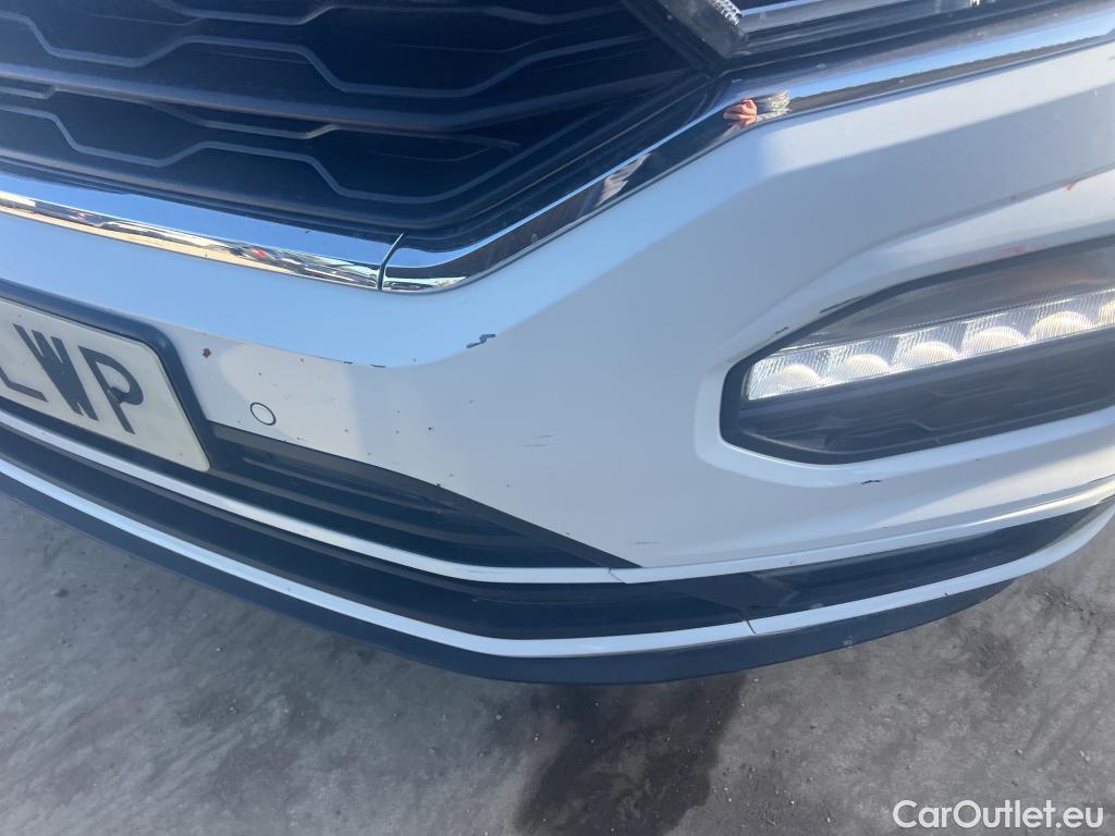  Volkswagen  T-ROC VOLKSWAGEN  / 2017 / 5P / todoterreno Advance R-Line 1.0 TSI 81kW (110CV) #40