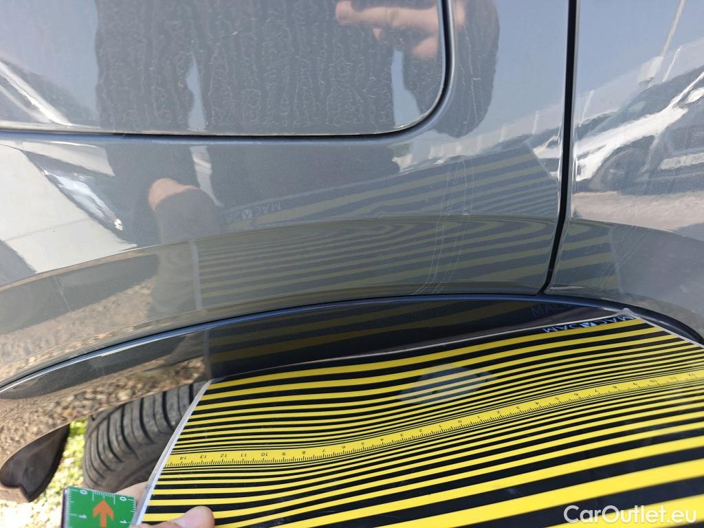  Audi  Q2 AUDI  / 2016 / 5P / todoterreno Design 30 TFSI 85kW (116CV) #27