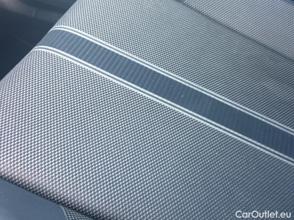  Volkswagen  T-ROC VOLKSWAGEN  / 2017 / 5P / todoterreno Advance R-Line 1.0 TSI 81kW (110CV) #1