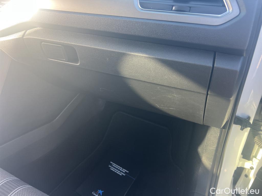  Volkswagen  T-ROC VOLKSWAGEN  / 2017 / 5P / todoterreno Advance R-Line 1.0 TSI 81kW (110CV) #23