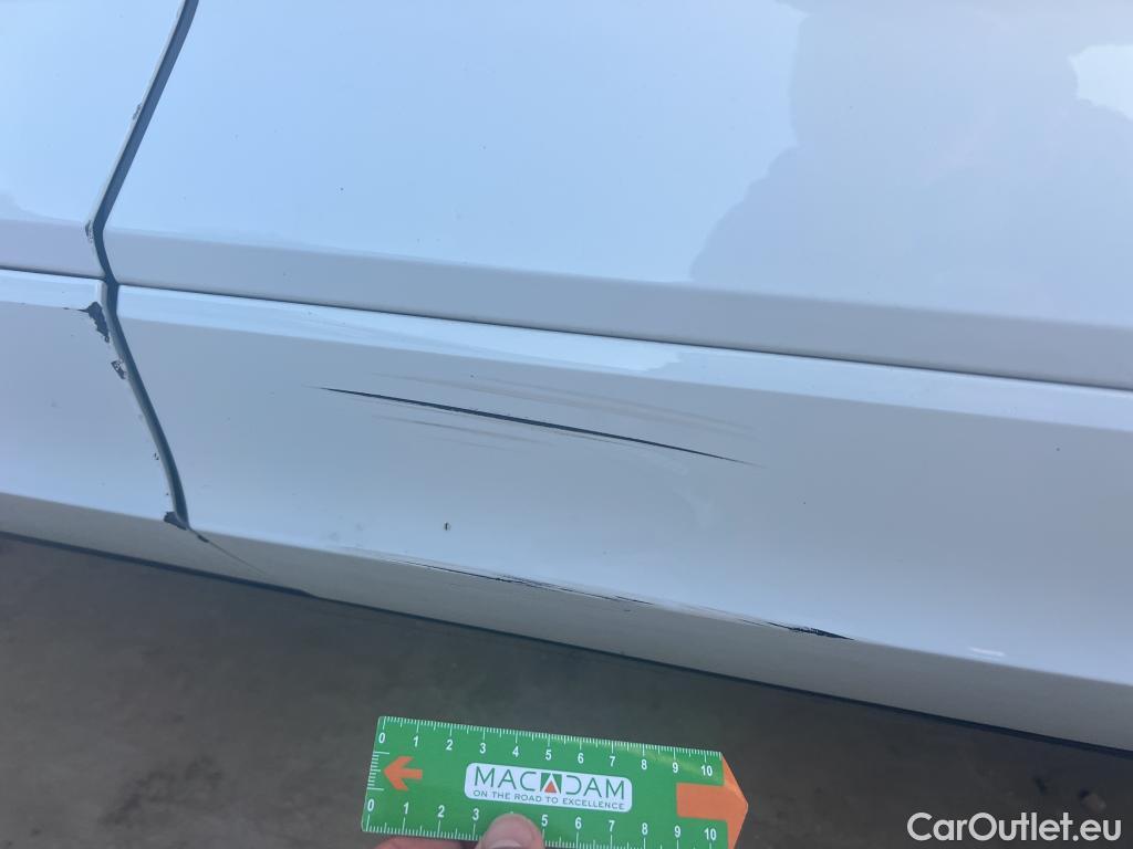  Volkswagen  T-ROC VOLKSWAGEN  / 2017 / 5P / todoterreno Advance R-Line 1.0 TSI 81kW (110CV) #22