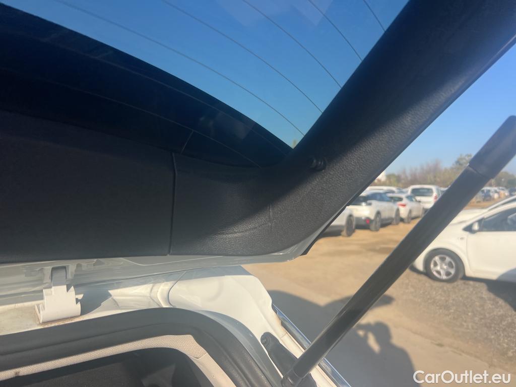  Volkswagen  T-ROC VOLKSWAGEN  / 2017 / 5P / todoterreno Advance R-Line 1.0 TSI 81kW (110CV) #31