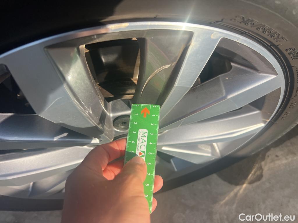  Volkswagen  T-ROC VOLKSWAGEN  / 2017 / 5P / todoterreno Advance R-Line 1.0 TSI 81kW (110CV) #6