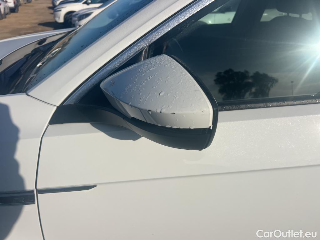  Volkswagen  T-ROC VOLKSWAGEN  / 2017 / 5P / todoterreno Advance R-Line 1.0 TSI 81kW (110CV) #52