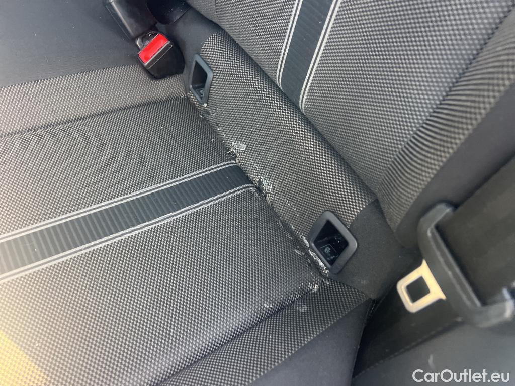  Volkswagen  T-ROC VOLKSWAGEN  / 2017 / 5P / todoterreno Advance R-Line 1.0 TSI 81kW (110CV) #9