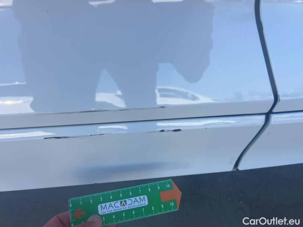  Volkswagen  T-ROC VOLKSWAGEN  / 2017 / 5P / todoterreno Advance R-Line 1.0 TSI 81kW (110CV) #18