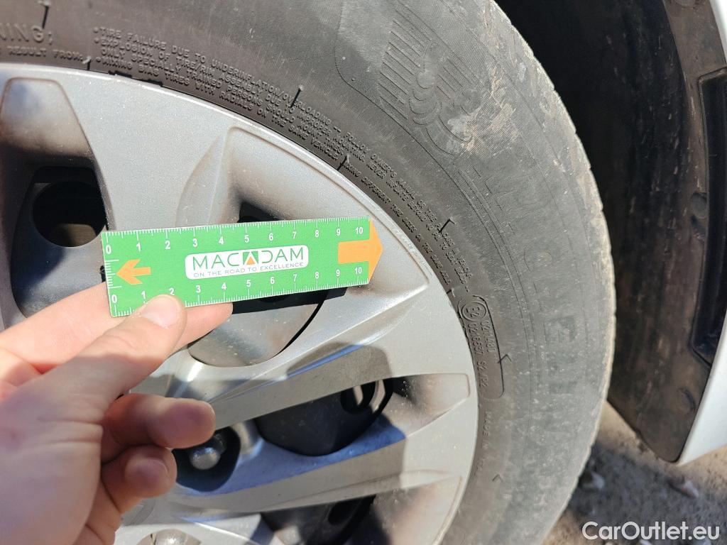  KIA  Cee'd KIA Ceed / 2018 / 5P / berlina con portón 1.0 T-GDi 88kW (120CV) Concept #38