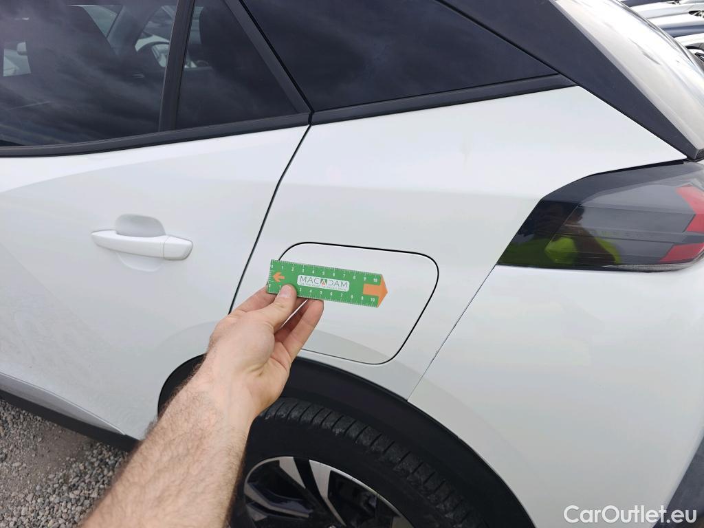  Peugeot  2008 PEUGEOT  / 2019 / 5P / todoterreno Allure BlueHDI 81kW (110CV) #9