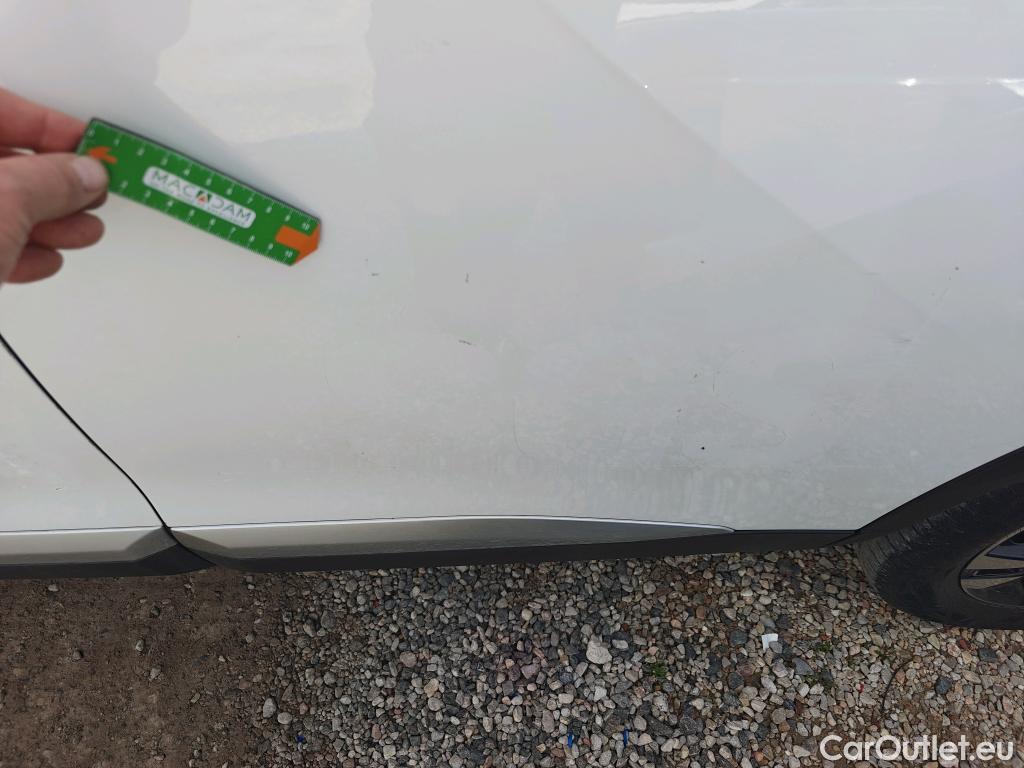  Peugeot  2008 PEUGEOT  / 2019 / 5P / todoterreno Allure BlueHDI 81kW (110CV) #17