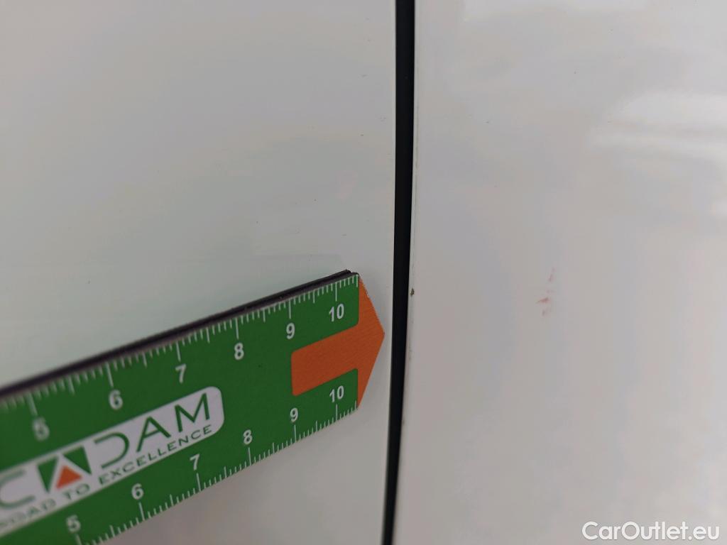  Peugeot  2008 PEUGEOT  / 2019 / 5P / todoterreno Allure BlueHDI 81kW (110CV) #46