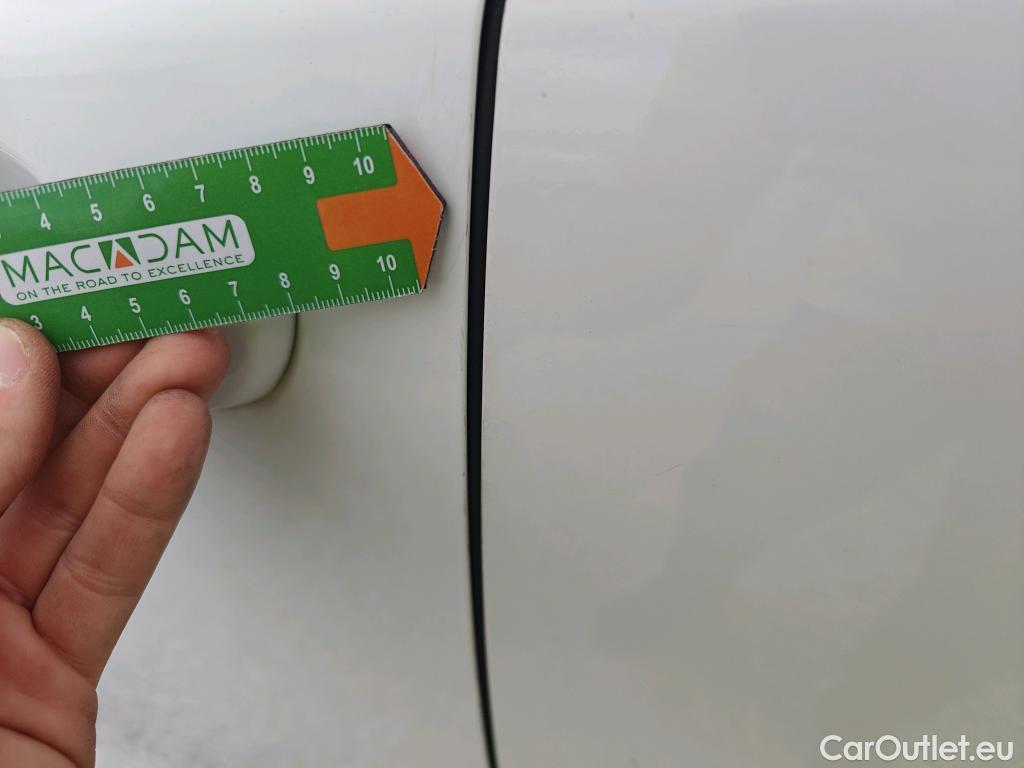  Peugeot  2008 PEUGEOT  / 2019 / 5P / todoterreno Allure BlueHDI 81kW (110CV) #24