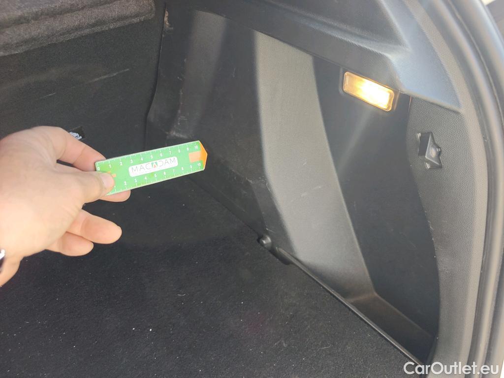  Peugeot  2008 PEUGEOT  / 2019 / 5P / todoterreno Allure BlueHDI 81kW (110CV) #21