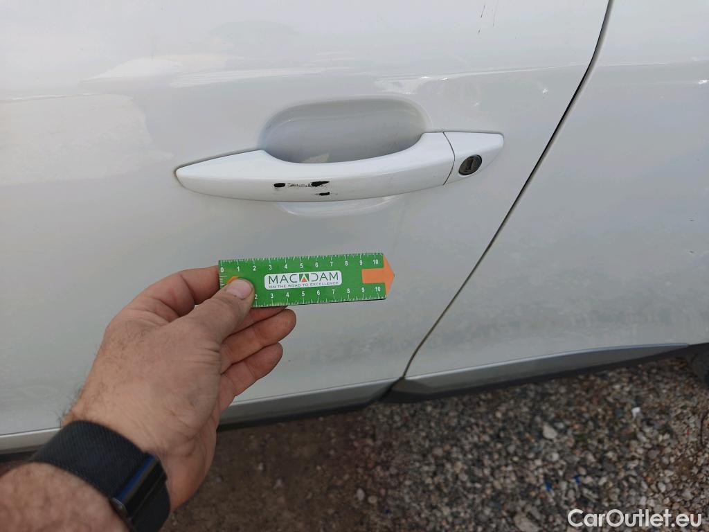  Peugeot  2008 PEUGEOT  / 2019 / 5P / todoterreno Allure BlueHDI 81kW (110CV) #35