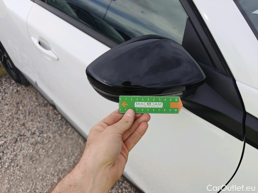  Peugeot  2008 PEUGEOT  / 2019 / 5P / todoterreno Allure BlueHDI 81kW (110CV) #25