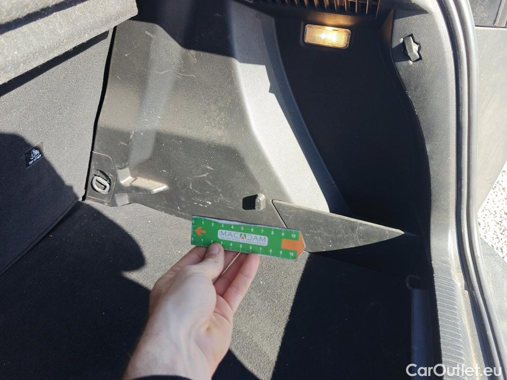  Peugeot  2008 PEUGEOT  / 2023 / 5P / todoterreno Style Gasolina 100 S&S 6 Vel. MAN(SP) #32