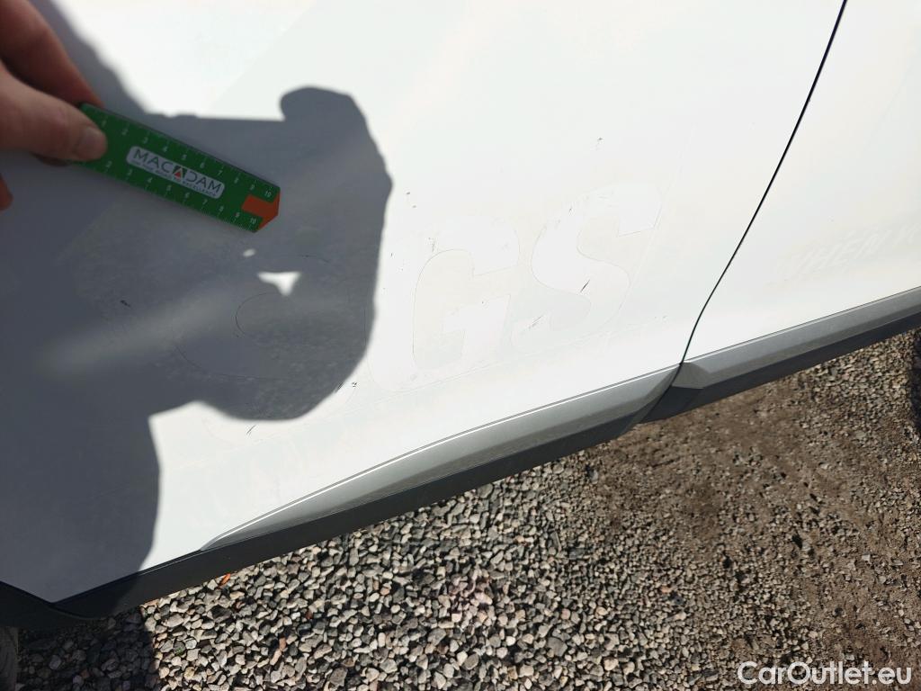  Peugeot  2008 PEUGEOT  / 2019 / 5P / todoterreno Allure BlueHDI 81kW (110CV) #19