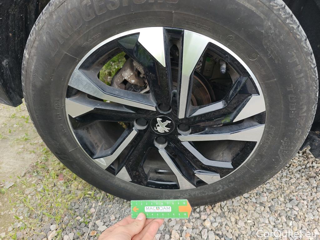  Peugeot  2008 PEUGEOT  / 2019 / 5P / todoterreno Allure BlueHDI 81kW (110CV) #29