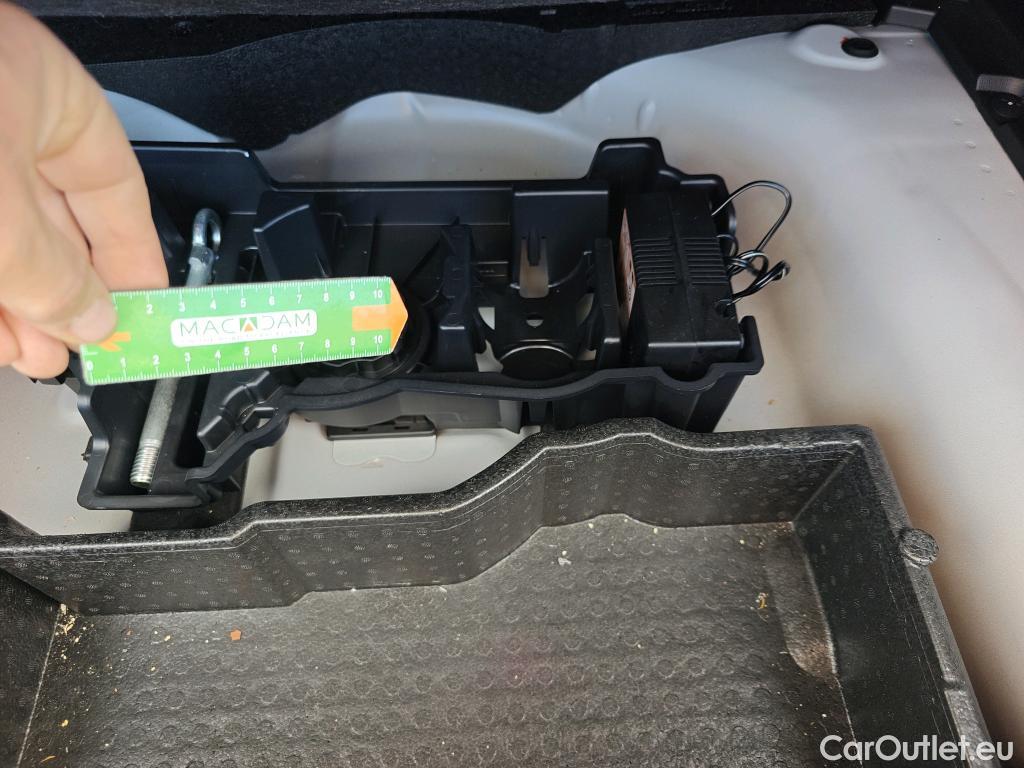  Peugeot  2008 PEUGEOT  / 2019 / 5P / todoterreno Allure BlueHDI 81kW (110CV) #7