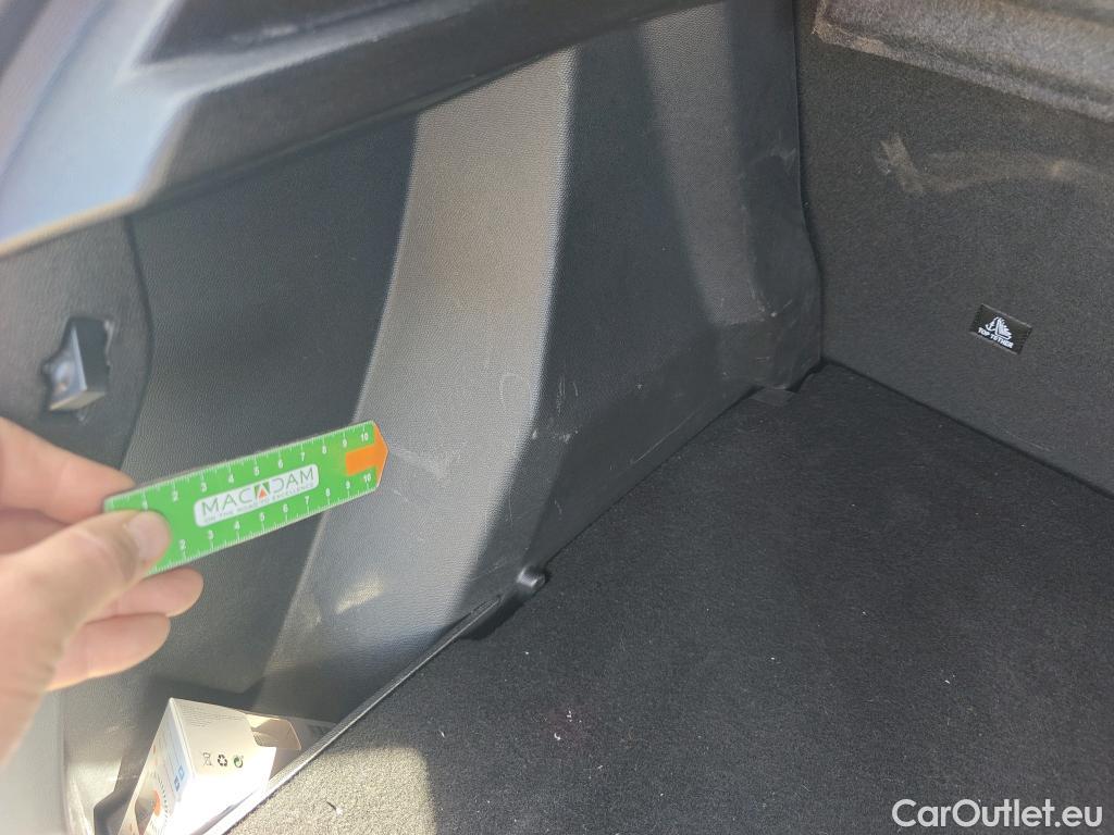  Peugeot  2008 PEUGEOT  / 2019 / 5P / todoterreno Allure BlueHDI 81kW (110CV) #22