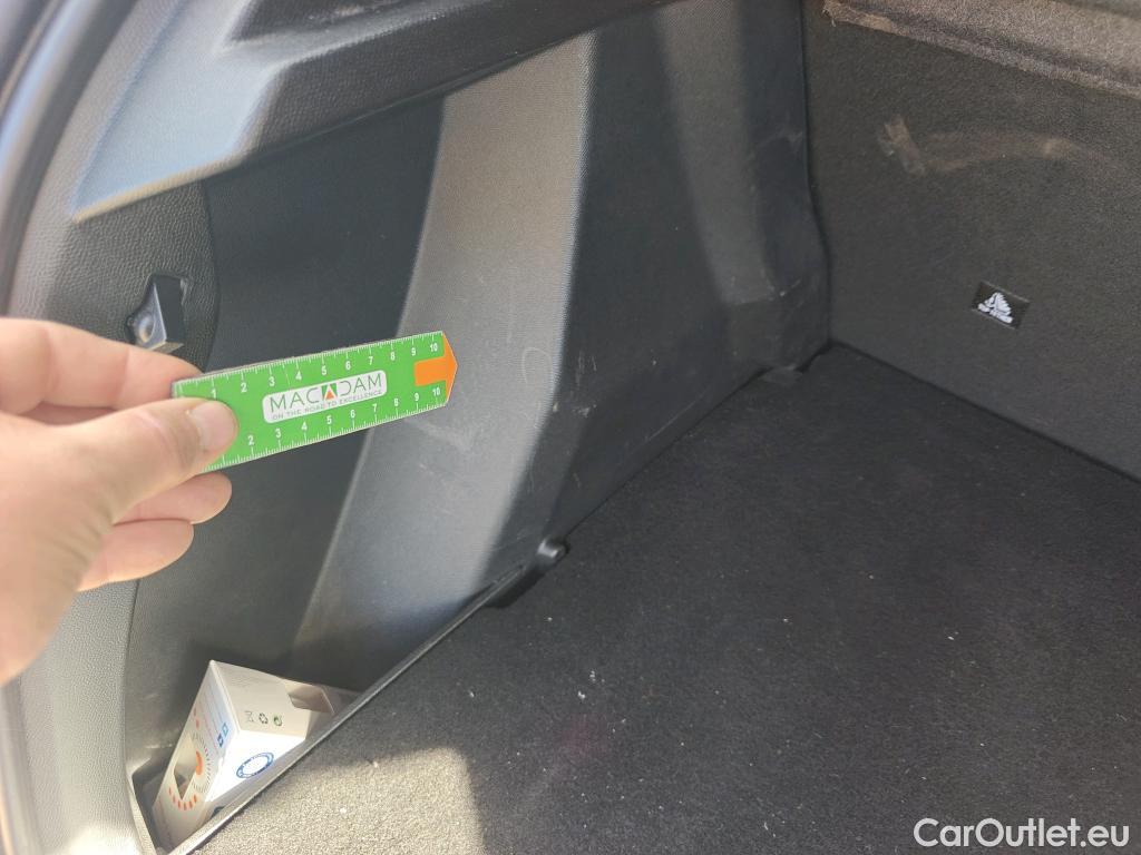  Peugeot  2008 PEUGEOT  / 2019 / 5P / todoterreno Allure BlueHDI 81kW (110CV) #23