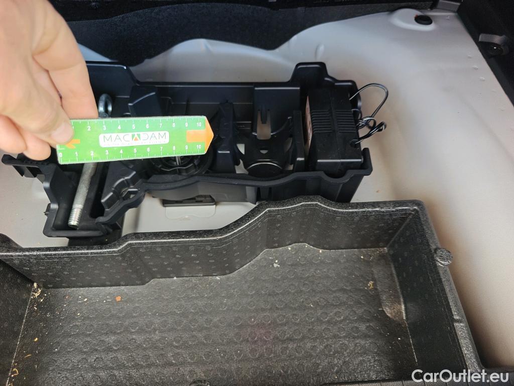  Peugeot  2008 PEUGEOT  / 2019 / 5P / todoterreno Allure BlueHDI 81kW (110CV) #8