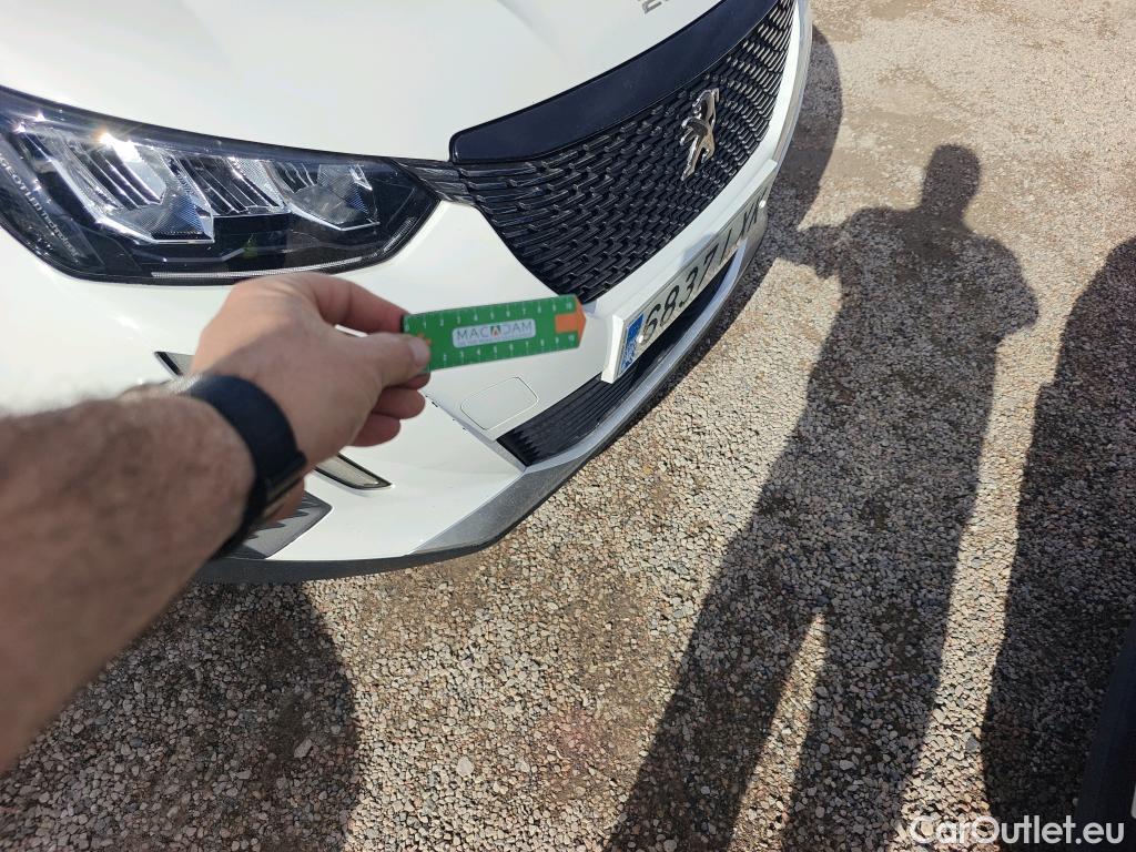  Peugeot  2008 PEUGEOT  / 2019 / 5P / todoterreno Allure BlueHDI 81kW (110CV) #24