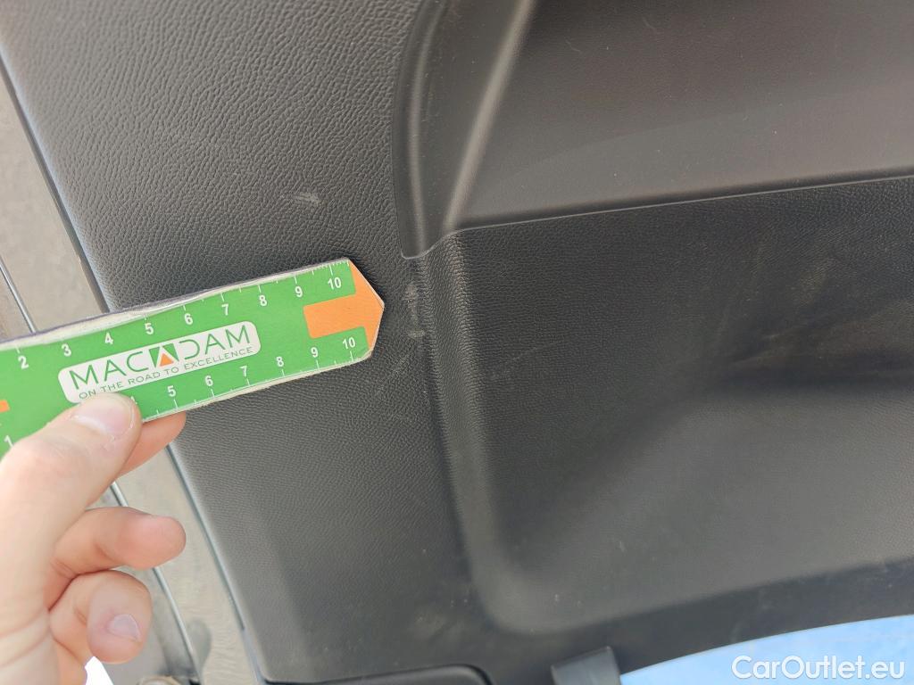  Peugeot  2008 PEUGEOT  / 2023 / 5P / todoterreno Style Gasolina 100 S&S 6 Vel. MAN(SP) #42