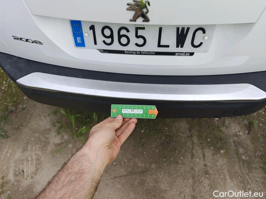  Peugeot  2008 PEUGEOT  / 2019 / 5P / todoterreno Allure BlueHDI 81kW (110CV) #17