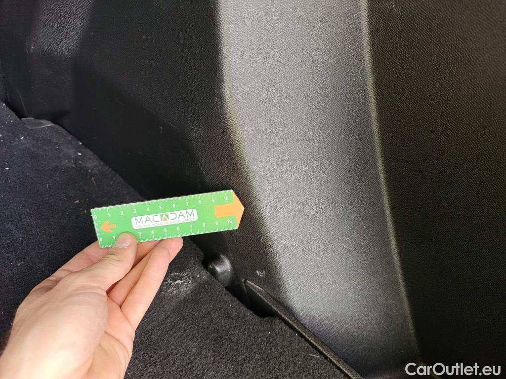  Peugeot  2008 PEUGEOT  / 2019 / 5P / todoterreno Allure BlueHDI 81kW (110CV) #4