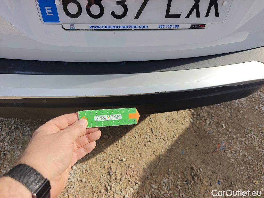  Peugeot  2008 PEUGEOT  / 2019 / 5P / todoterreno Allure BlueHDI 81kW (110CV) #30