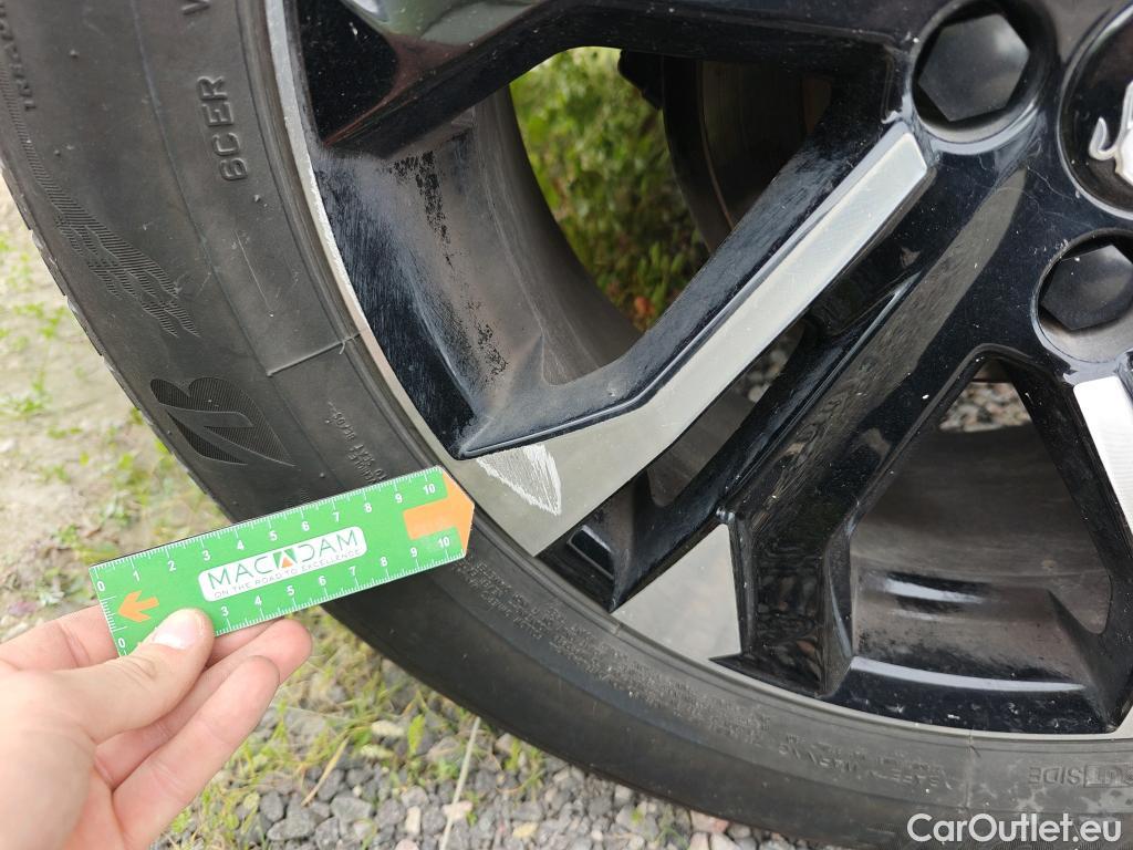  Peugeot  2008 PEUGEOT  / 2019 / 5P / todoterreno Allure BlueHDI 81kW (110CV) #30