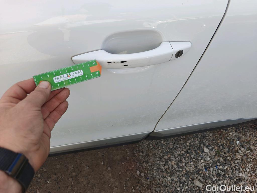  Peugeot  2008 PEUGEOT  / 2019 / 5P / todoterreno Allure BlueHDI 81kW (110CV) #36