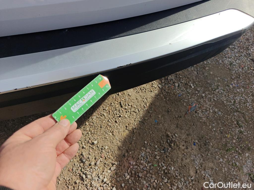  Peugeot  2008 PEUGEOT  / 2019 / 5P / todoterreno Allure BlueHDI 81kW (110CV) #32