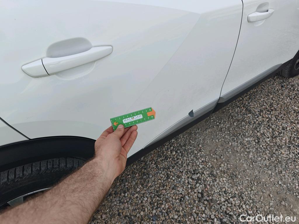  Peugeot  2008 PEUGEOT  / 2019 / 5P / todoterreno Allure BlueHDI 81kW (110CV) #8