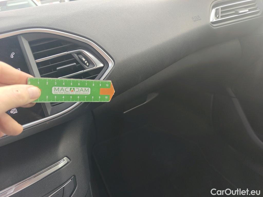  Peugeot  308 PEUGEOT  / 2017 / 5P / berlina con portón 5p Active Pack BlueHDi 130 S&S #11