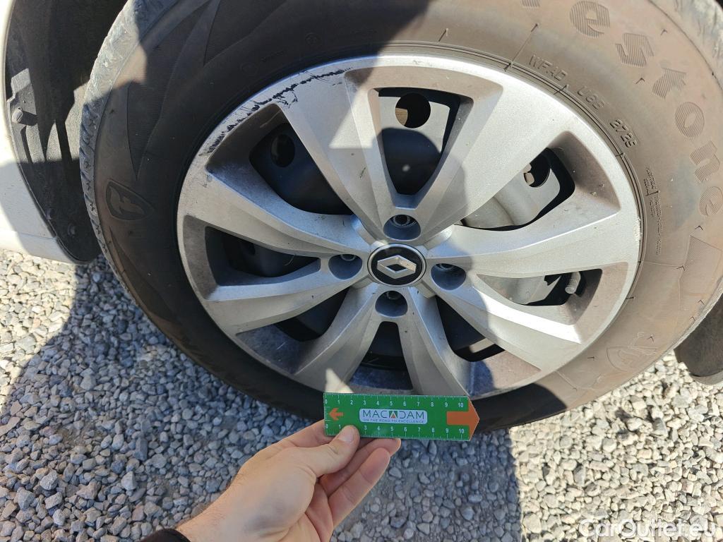  Renault  Clio RENAULT  / 2019 / 5P / berlina con portón Business Blue dCi 74kW (100CV) #63