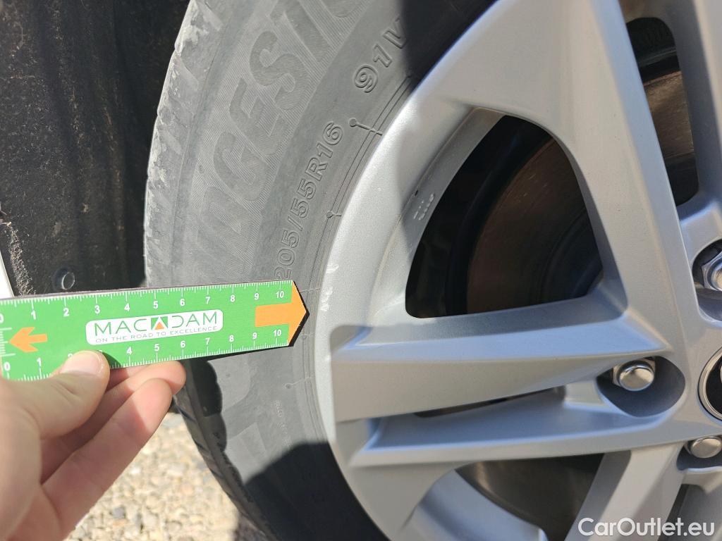  Toyota  Corolla TOYOTA  / 2019 / 5P / familiar 1.8 125H ACTIVE TECH E-CVT TOU SPORT #21